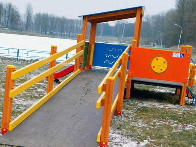Игрова площадка для детей инвалидов зимой